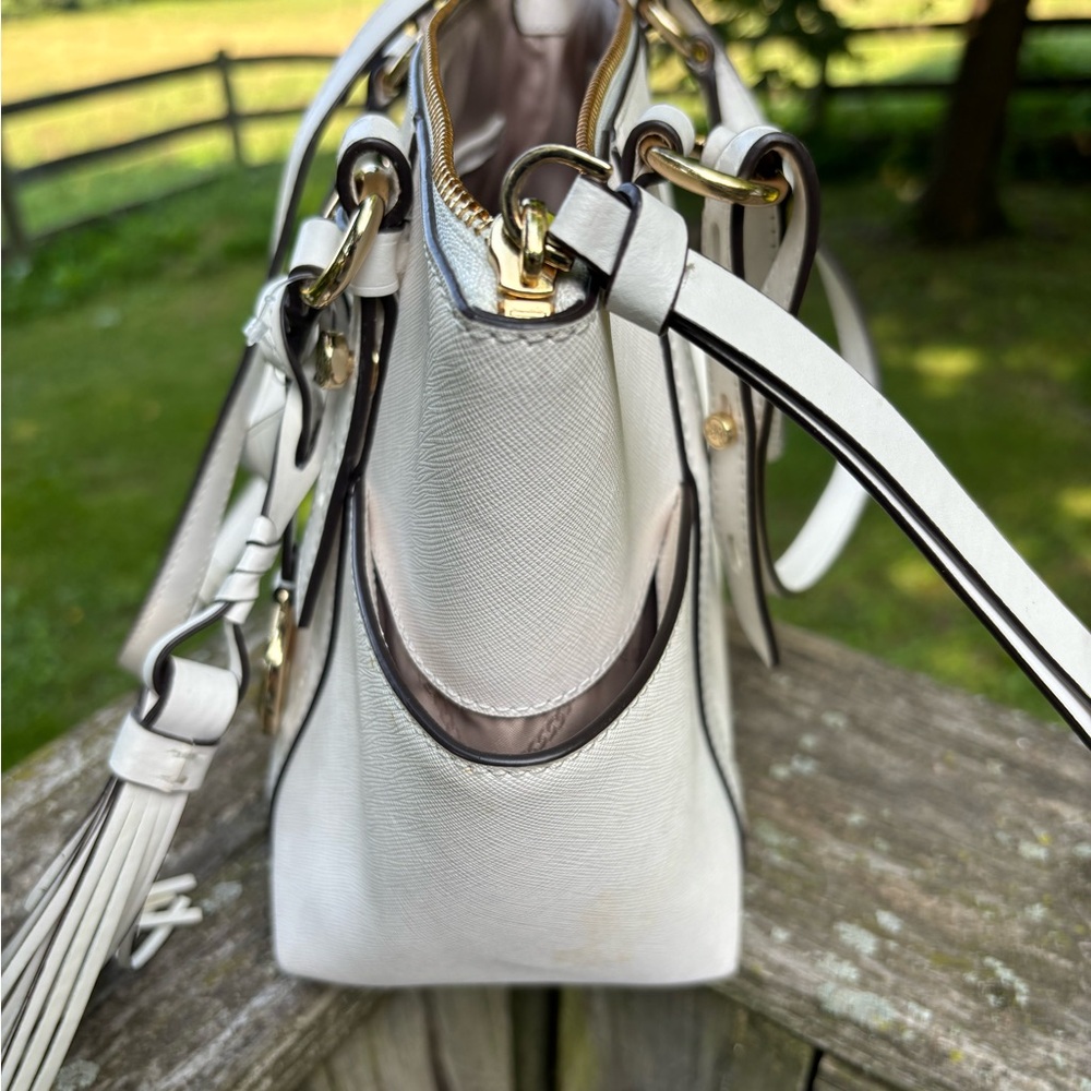 Michael Kors White Leather Handbag with Adjustable Removable Crossbody Strap - Picture 7 of 10